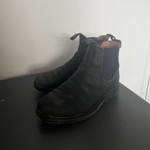 Chiselled toe blunstones
